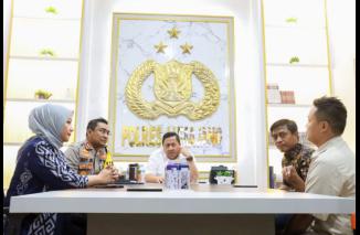 Kapolres Lumajang Terima Penghargaan Dari Deputi BP2MI