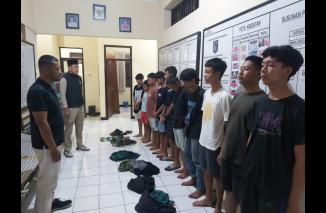 Gerak Cepat, Personel Gabungan Polres Batu dan Polsek Junrejo Amankan Terduga Pelaku Tawuran Sarung