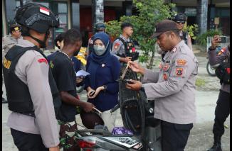 Meminimalisir Kasus Kriminalitas Polres Nabire Lakukan Razia Senjata Tajam