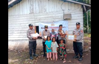 Polsek Pasaman Salurkan Bantuan Sosial Kepada Seorang Warga Simpang Empat Nagari Lingkuang Aua