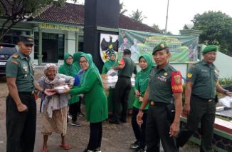 Menjemput Berkah Ramadhan, Koramil 07/Pekalongan Bagi-bagi Takjil