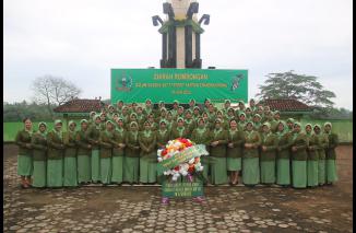 Sambut HUT Persit Ke-77, Ketua Persit KCK Cab LIV Pimpin Ziarah Rombongan