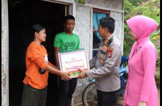 Bantuan Kemanusiaan Untuk Negeri, Polres Lamtim Dan Bhayangkari Berikan Bantuan Kepada Masyarakat