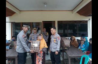Polres Sijunjung Salurkan Bantuan Bagi Masyarakat Kecamatan Tanjung Gadang
