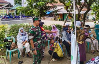 Foto Antisipasi Stunting, Babinsa Laksanakan Pendampingan Posyandu