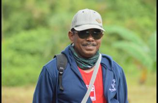 Foto Sekjend Pro-Masyarakat Max Apituley ; Kepanikan Ada Dikubu Demokrat AHY Dengan Membenturkan DR H Moeldoko Dan Anies Baswedan.