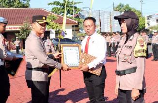 Foto Kapolres Jepara Pimpin Upacara Kenaikan Pangkat Hingga Beri Penghargaan