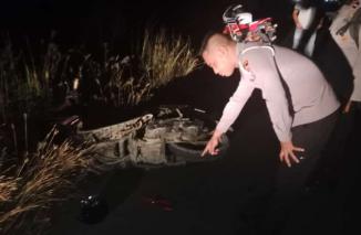 Foto Satuan Lalu Lintas Polres MBD Merespon Cepat Datangi Tempat Kejadian Perkara Tangani Laka Lantas