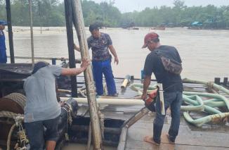 Foto Sat Polairud Lakukan Penertiban Akti vitas Tambang Ilegal Di DAS Bendul,Muntok Bangka Barat