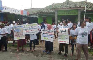 Foto Kontroversi Aksi Demo 'SaveKarimunjawa' Mengaku Aktifis Lingkungan Hidup Memecah Belah Masyarakat