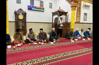 Imbau Pemilu Damai, Bhabinkamtibmas Polsek Kota Baru laksanakan shalat Subuh Keliling