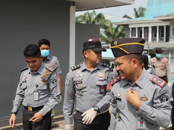 Bersama APH Rutan Rengat Kembali Gelar Penggeledahan Kamar dan Tes Urine Warga Binaan