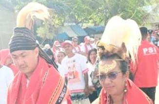Foto Bupati dan Wakil Bupati Tanimbar Ricky Jauwerissa dan dr. Juliana Ch. Ratuanak diminta gagas Sopi sebagai gerakan ekonomi rakyat terbarukan