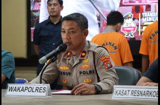 Foto Wakapolres Bangka Barat Pimpin Konferensi Pers Hasil Ops Antik 2025