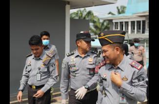 Bersama APH Rutan Rengat Kembali Gelar Penggeledahan Kamar dan Tes Urine Warga Binaan
