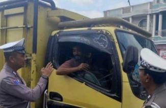 Foto Ditlantas Polda Riau Masifkan Imbauan Larangan Merokok saat Berkendara