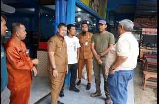 Foto Camat Mandau Melaksanakan Peninjauan Perbaikan Jalan Asrama Tribrata Keluruhan Pematang Pudu