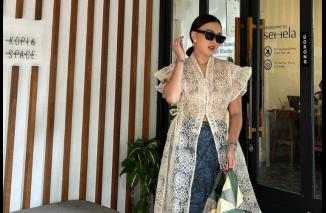 Foto 7 Inspirasi OOTD Rok Lilit: Dari Kasual Hingga Elegan, Semakin Modis!