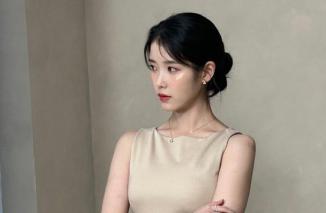 Foto Rahasia Kulit Sempurna IU: Rutinitas Perawatan yang Membuatnya Terlihat Seperti Glass Skin di 