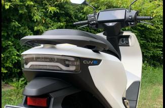 Foto Menjelajahi Fitur Unik Motor Listrik Honda CUV e: