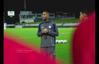 Foto Impresi Patrick Kluivert Setelah Memimpin Latihan Pertama Timnas Indonesia di Australia