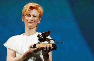 Foto Tilda Swinton Berhenti Sementara dari Dunia Akting: Temukan Karya-karyanya yang Memukau