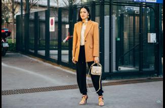 Foto Tips Agar OOTD Lebih Kekinian dengan Celana Jogger