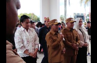Foto Pasangan Bupati Terpilih Murung Raya Tempati Rumah Dinas dan Siap Tampung Inspirasi Masyarakat