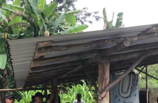 Foto Sastra Wijaya. SH Mengajak Warga Cambai Jaya Gotong Royong Pembersihan Jalan PPKR untuk Masyarakat Cambai dan Lahan Kuburan Mandiri Kota Prabumulih