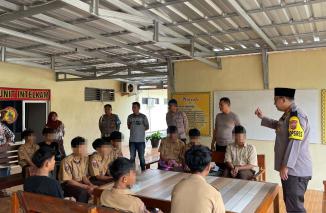 Foto 10 Pelajar Terkait Tawuran Viral di Jalur Dua Desa Hara, Diamankan Polisi