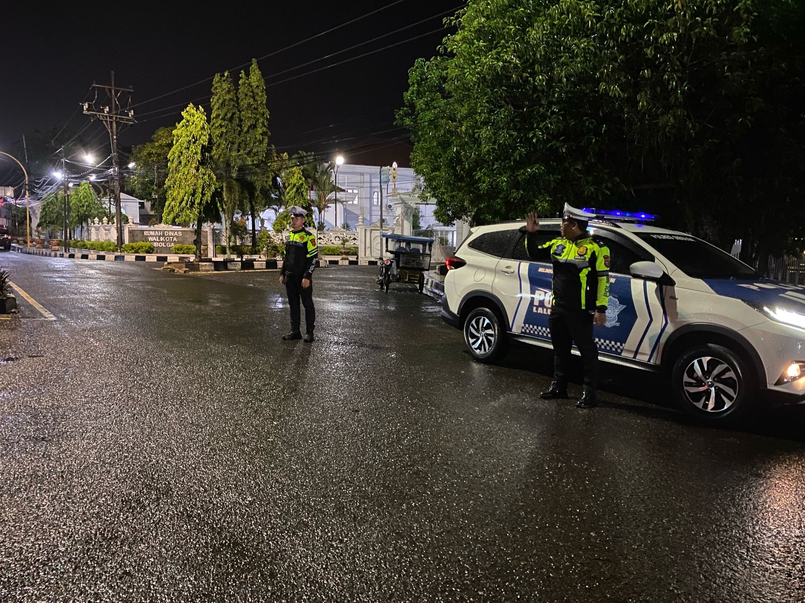 Personil Satuan Lalu Lintas Polres Sibolga, Laksanakan Patroli Blue Lighit