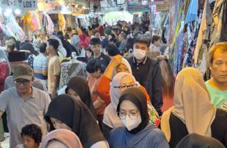 Foto Pengunjung Pasar Beringharjo Yogyakarta Meningkat Signifikan, Naik Hingga Dua Kali Lebih Banyak