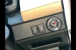 Foto Perbedaan Antara Aki Mobil dengan Sistem Idle Stop dan Aki Konvensional