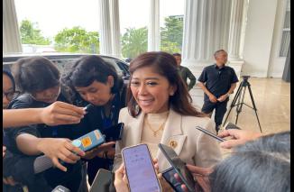 Meutya Hafid Luncurkan Aturan Mendukung Pindah SIM ke eSIM di Indonesia