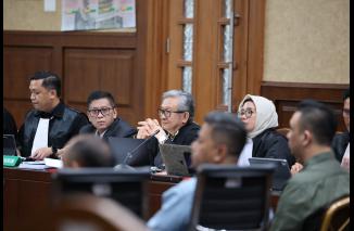 Foto Kubu Hasto Dorong KPK Tampilkan rekaman CCTV Momennya di Ruang Merokok, Klaim Wahyu Setiawan