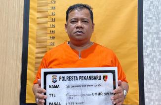 Foto Eks Dirut RSD Madani Pekanbaru Ditetapkan Tersangka dan Ditahan dalam Kasus Korupsi Senilai 2,1 Miliar Rupiah