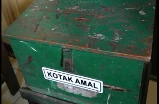 Foto Terduga Maling Kotak Amal di Masjid Petemon Dihajar Massa
