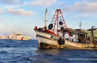 Foto KKP Tangkap Dua Kapal Vietnam yang Melakukan Penangkapan Ilegal di Perairan Natuna