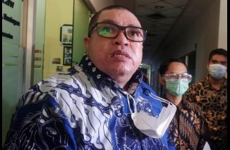 Foto Razman Arif Nasution Ungkap Kasus Suap oleh Denise Chariesta pada Oknum Penyidik