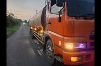 Mobil Fuso Angkut Solar Ilegal, Truk Tangki Bebas Melintas di Kecamatan Keluang: Pembiaran atau Kelalaian