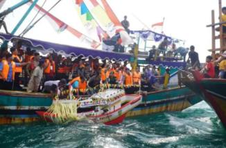 Foto Sudah Ratusan Tahun Tradisi Lomban Prosesi Larungan Kepala Kerbau Setiap Bulan Syawal di Jepara