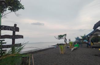 Foto Pantai Wonosari Bersinar, Ibu-Ibu Nelayan Kini Punya Harapan Baru