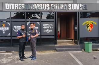 Foto Feri Indra Leki Didampingi Adv. Herman Hamzah Hadiri Undangan Klarifikasi di Polda Sumsel