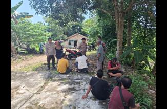 Foto Polres Bangka Barat Amankan TKP Penemuan Granat , Warga Dihimbau untuk Tetap Waspada