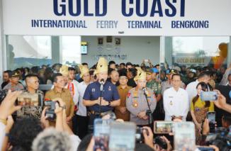 Foto Hadiri Peresmian Pelabuhan Gold Coast Bengkong, Kapolri Tekankan Pentingnya Kolaborasi Lembaga Cegah TPPO-PMI Ilegal