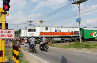Foto Kecelakaan Perlintasan Sebidang, Isu Lama yang Belum Jadi Prioritas Nasional