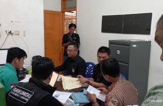 Foto ASN Diduga Terlibat Kampanye Paslon 01, Penasehat Hukum Lapor ke Bawaslu Empat Lawang