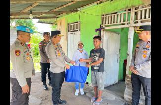 Foto Mengharukan pertemuan Kapolres Bitung dengan seorang anak JOSUA LAHAMA (13 tahun),