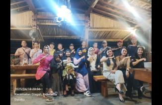 Foto LPKMI Rayakan Ulang Tahun ke-3 dan Gelar Halal Bihalal di Kafe Jukung Banyuwangi