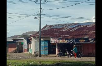 Foto Diduga Jual Di Stas Het, Pengecer Pupuk Sumber Tani Dinilai Arogan Usir Wartawan Enggan Dikonfirmasi